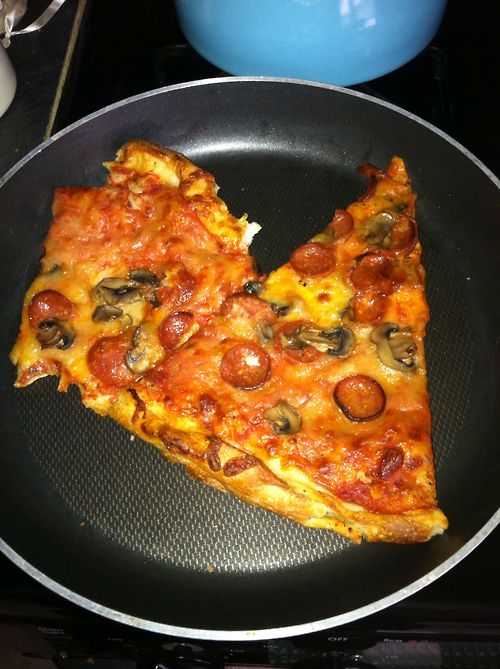Reheating Pizza in a Frying Pan